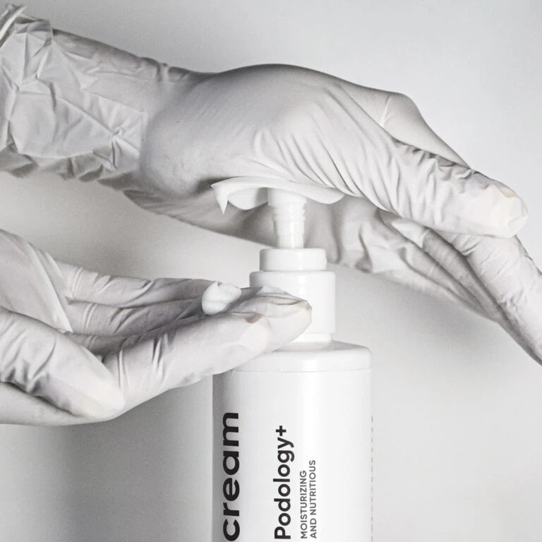 Nailsoftheday Podology+ drėkinamasis ir maitinamasis pėdų kremas su šlapalu, 200 ml