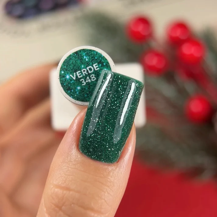 NAILSOFTHEDAY Cocktails gel polish „Verde“ — žalias, atspindintis gelinis lakas, 10 ml
