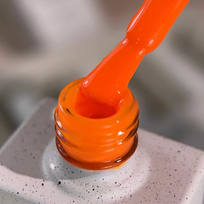 NAILSOFTHEDAY Summer Let‘s special Mango-223 — neoninės oranžinės spalvos gelinis lakas, visiškai padengiantis vienu sluoksniu, 10 ml