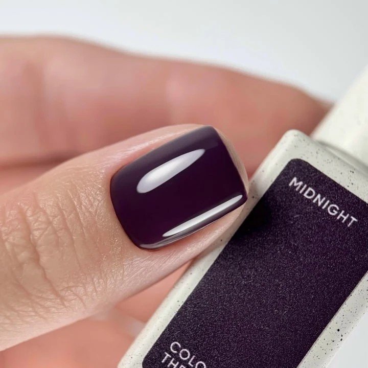 NAILSOFTHEDAY 2026 m. Let's special Midnight 10ml.  – sodri slyva, persidengianti vienu sluoksniu, 10 ml.