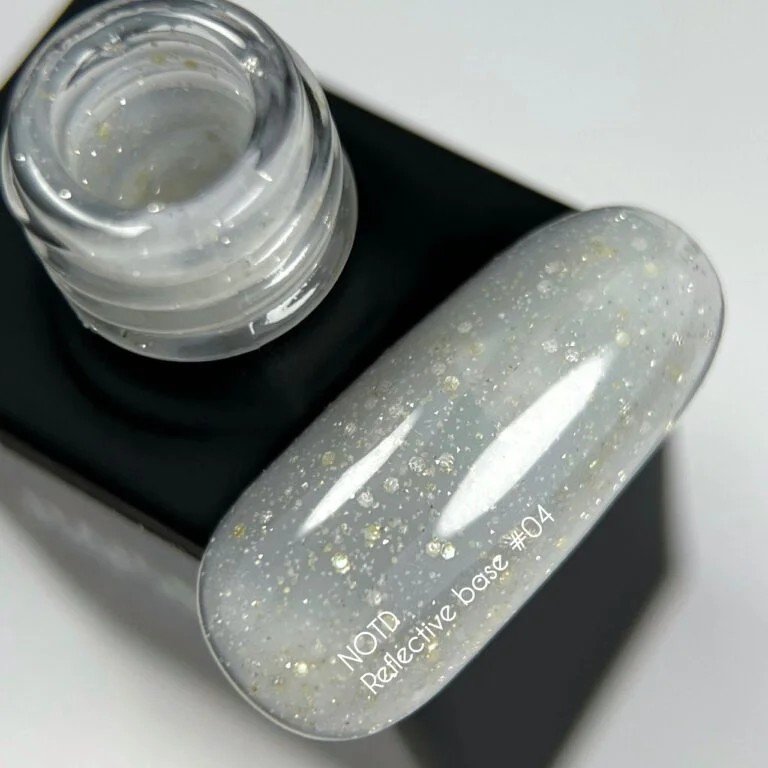 NAILSOFTHEDAY Reflective base 04 — atspindinti bazė su blizgučiais, 10 ml