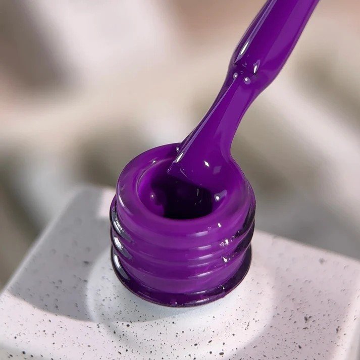 NAILSOFTHEDAY Summer let‘s special Plum-198 — slyvų violetinis gelinis lakas, kuris visiškai padengia vienu sluoksniu, 10 ml