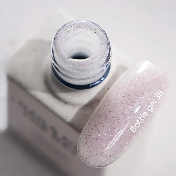 NAILSOFTHEDAY Bottle Gel 39 – kūno spalvos, atspindintis itin stiprus nagų stiprinimo gelis, 10 ml.
