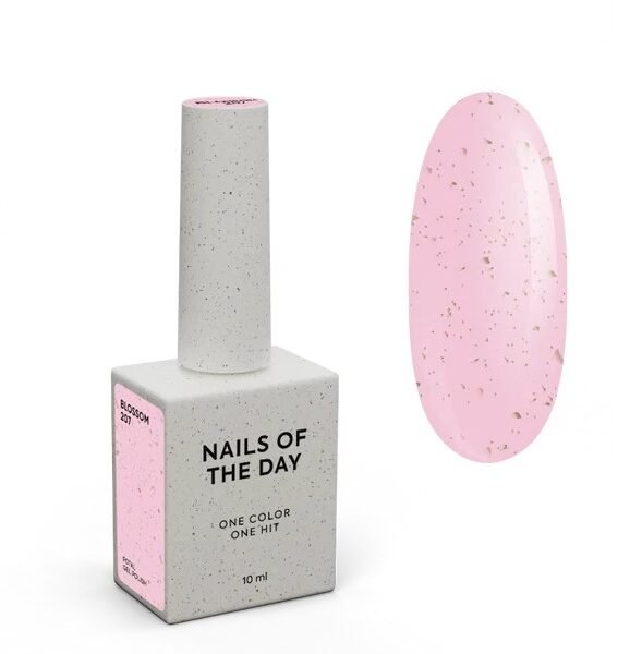 NAILSOFTHEDAY Gel Polish Spring „Blossom“ — švelniai rožinis gelinis lakas su aukso folija, visiškai padengiantis vienu sluoksniu, 10ml.