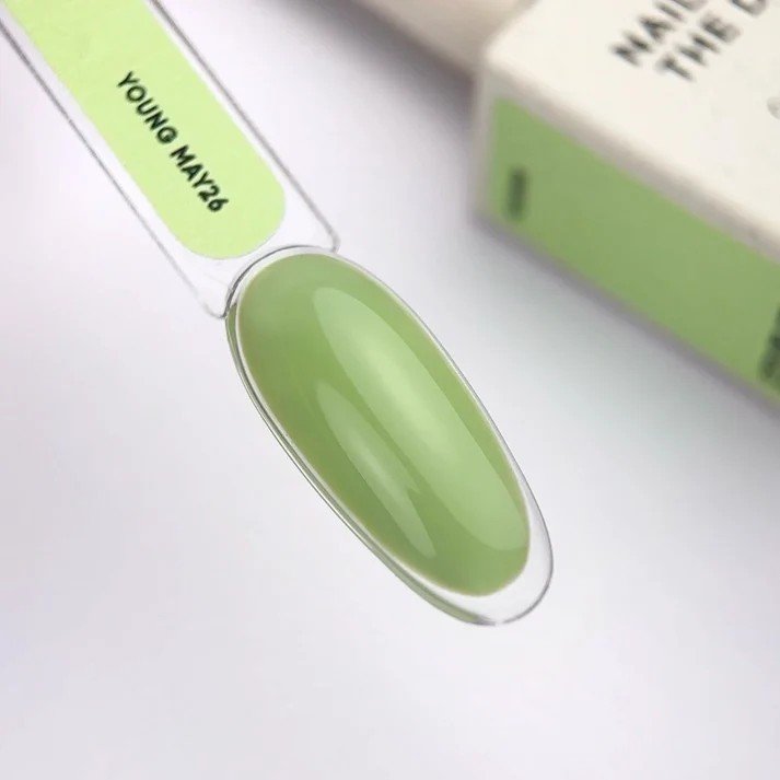 NAILSOFTHEDAY 2026 m. gegužės mėnesio spalva „Young“ – alyvuogių spalvos, dengianti vienu sluoksniu, 10 ml