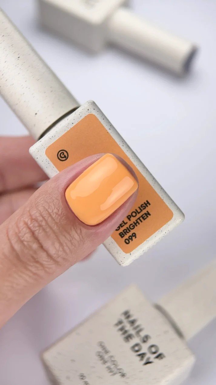 img_0695-1152x2048_jpg NAILSOFTHEDAY Gel polish „Bloom drop Brighten 099“- pastelinės oranžinės spalvos, padengimas vienu sluoksniu, 10 ml