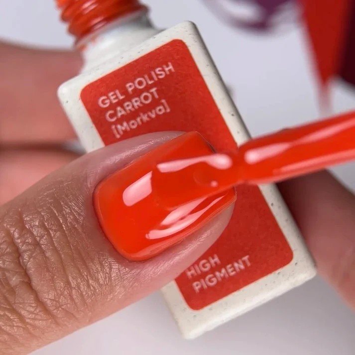 NAILSOFTHEDAY Borsch collection gel polish „Morkva“ 219 – morkų ir apelsinų spalvos gelinis lakas, dengiantis vienu sluoksniu, 10 ml.