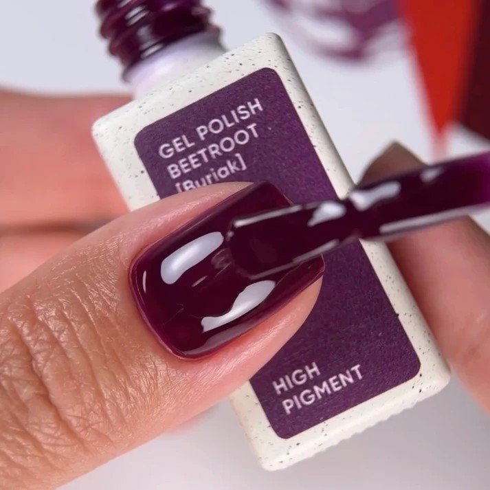 NAILSOFTHEDAY Borsch collection „Beetroot 376“ – burokėlių violetinis gelinis lakas, dengiantis vienu sluoksniu, 10 ml
