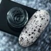 NAILSOFTHENIGHT Jon Snow top 01 — viršutinis sluoksnis su įvairių dydžių juodais šešiakampiais, be lipnaus sluoksnio, 10 ml.