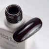 NAILSOFTHEDAY Autum gel polish „Zinfandel“ – tamsiai bordo spalvos gelinis lakas, dengiantis vienu sluoksniu, 10 ml